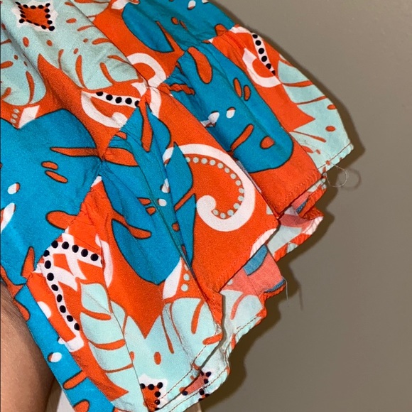 Crown & Ivy Curvy Peasant Top - Picture 5 of 8